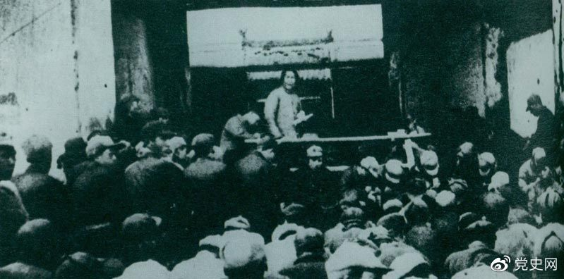 1935年12月27日，毛澤東在陜北瓦窯堡黨的活動(dòng)分子會(huì)議上作《論反對(duì)日本帝國(guó)主義的策略》報(bào)告。